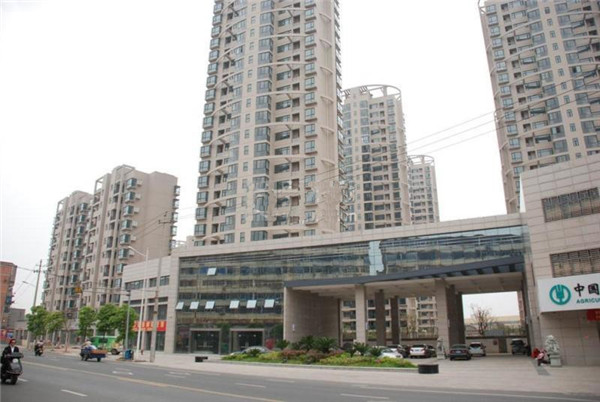 南昌市青云明珠小區(qū)面積18萬方（小區(qū)），2017年榮獲南昌市示范小區(qū)榮